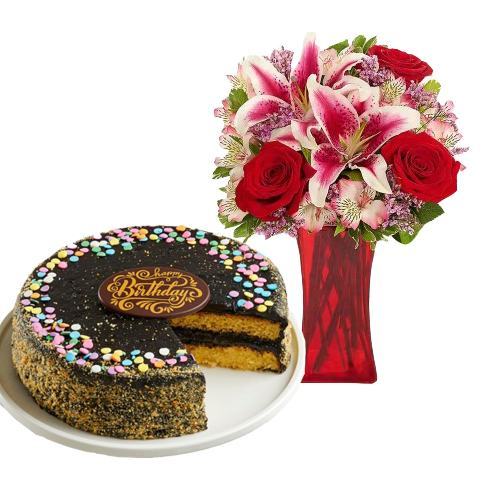 Golden Fudge Cake with Mix Bouquet 